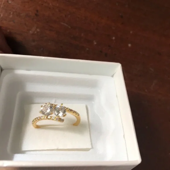 Free with purchase of a jewelry item!! - Picture 4 of 6